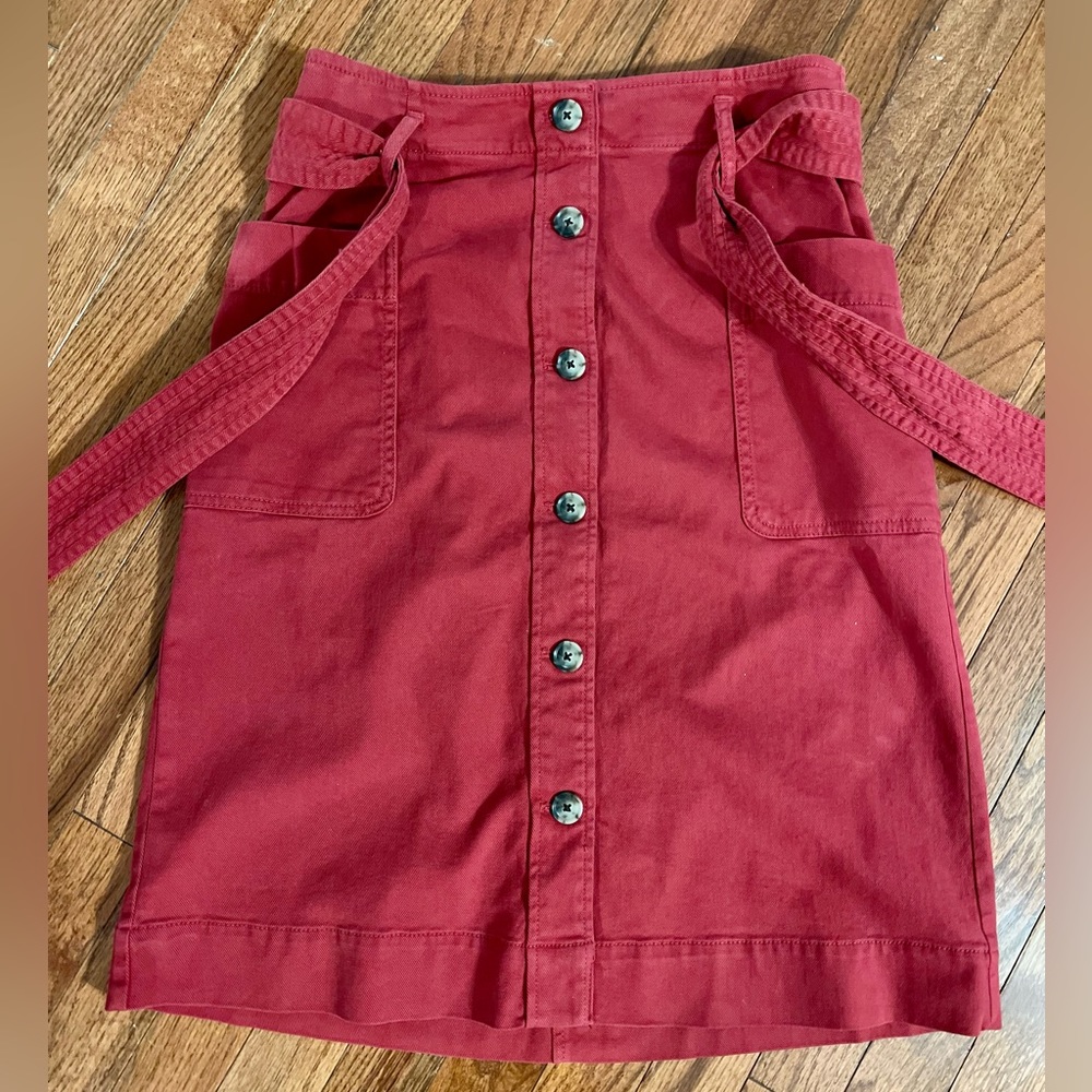 🛍 Loft belted skirt
